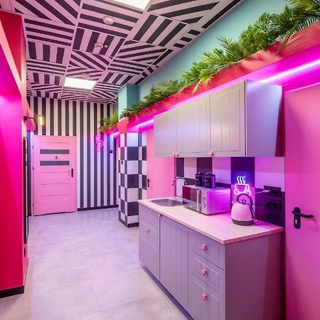Vice City Hostel Вроцлав Екстериор снимка