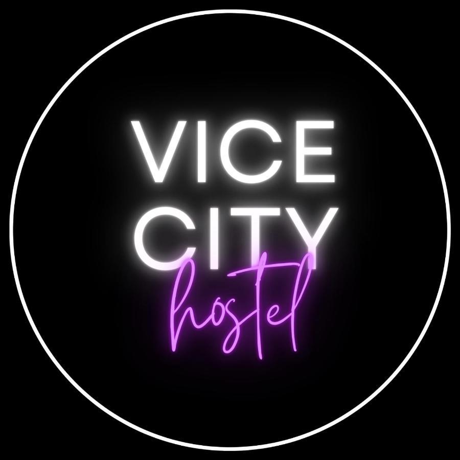 Vice City Hostel Вроцлав Екстериор снимка