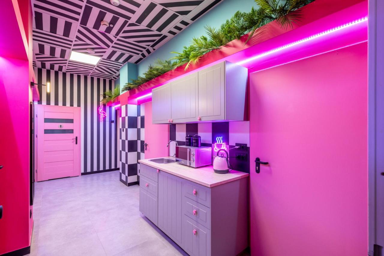 Vice City Hostel Вроцлав Екстериор снимка