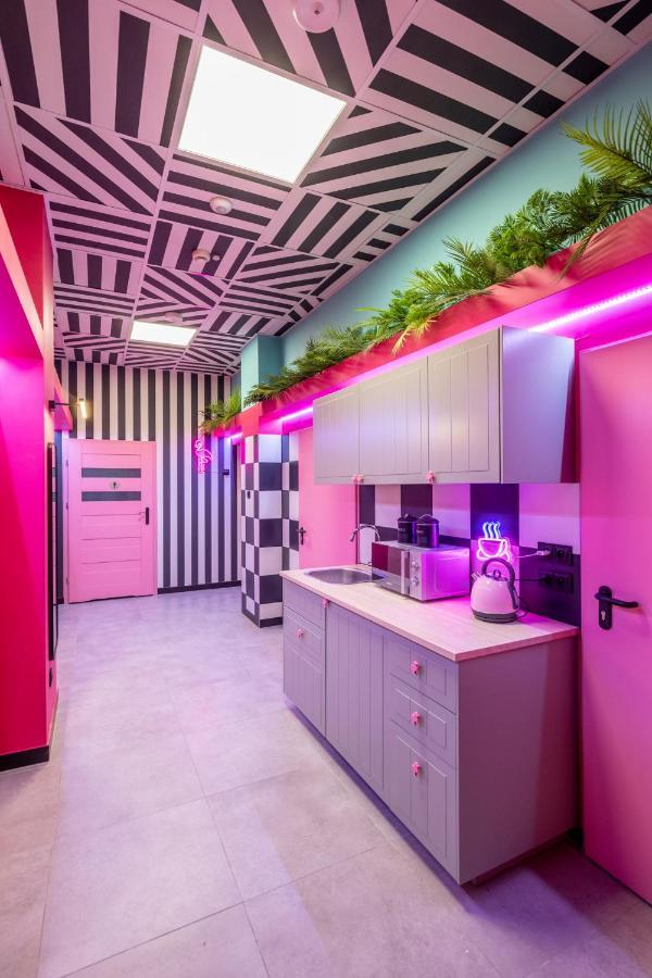 Vice City Hostel Вроцлав Екстериор снимка