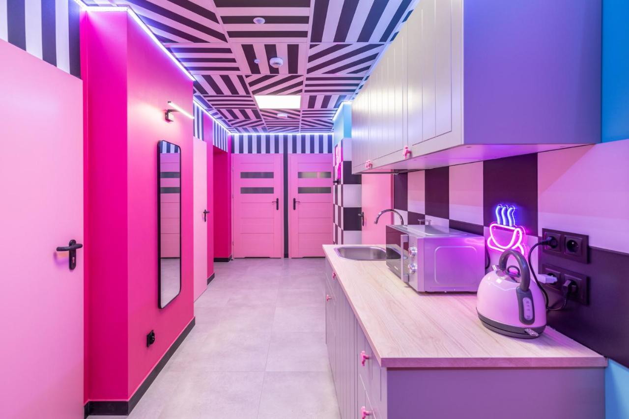 Vice City Hostel Вроцлав Екстериор снимка
