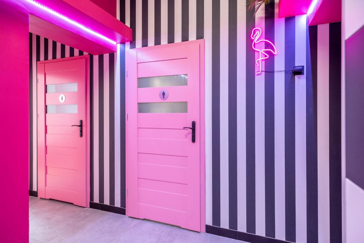 Vice City Hostel Вроцлав Екстериор снимка