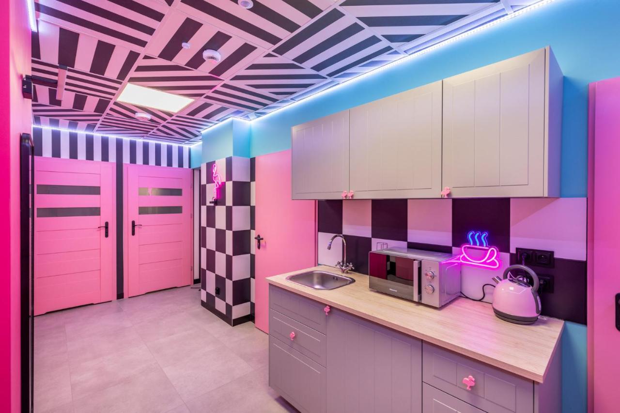 Vice City Hostel Вроцлав Екстериор снимка