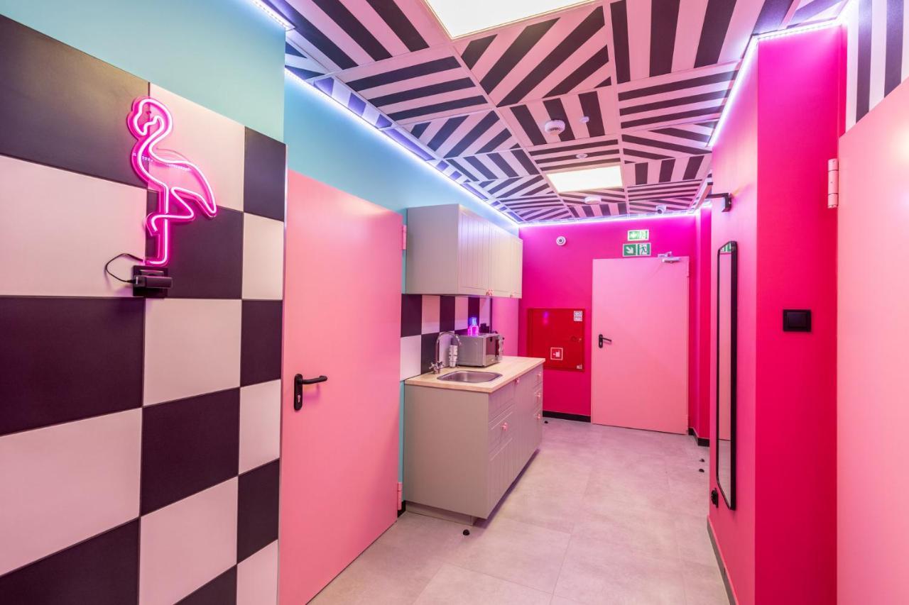 Vice City Hostel Вроцлав Екстериор снимка