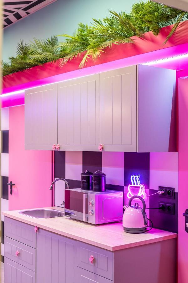 Vice City Hostel Вроцлав Екстериор снимка