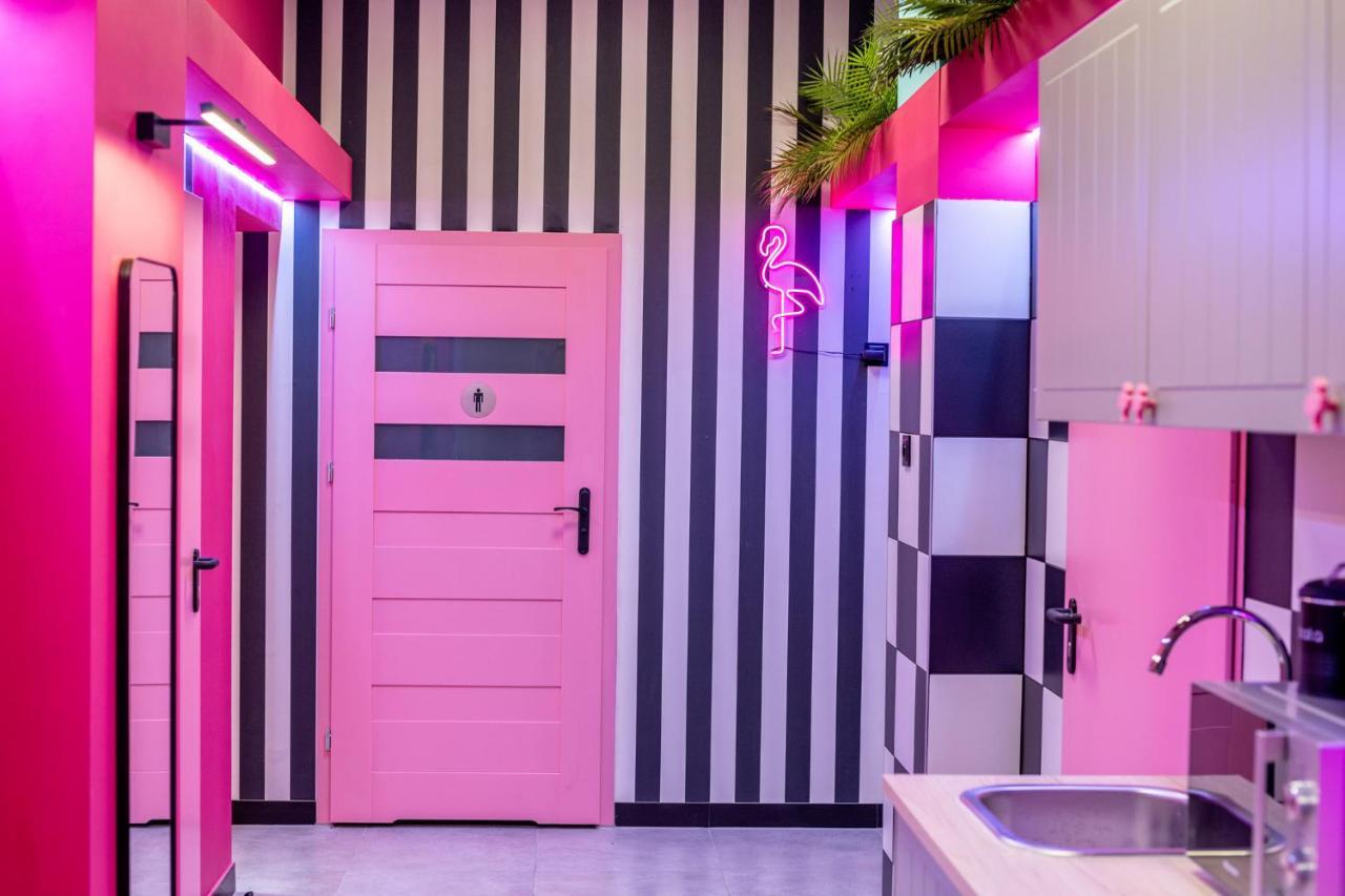 Vice City Hostel Вроцлав Екстериор снимка