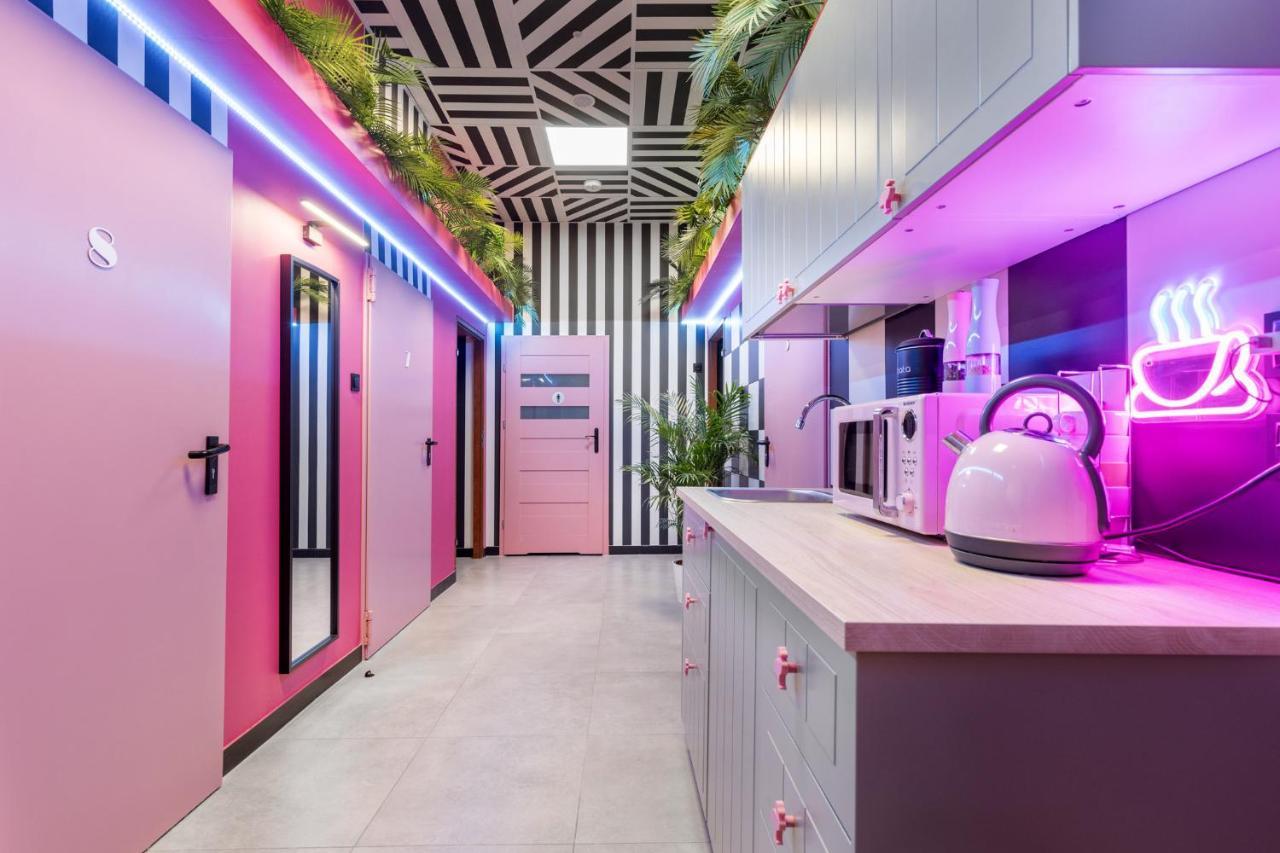 Vice City Hostel Вроцлав Екстериор снимка