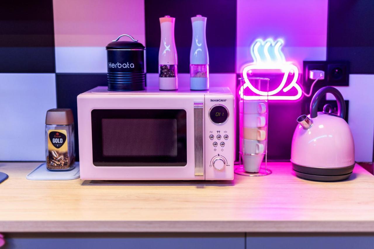Vice City Hostel Вроцлав Екстериор снимка