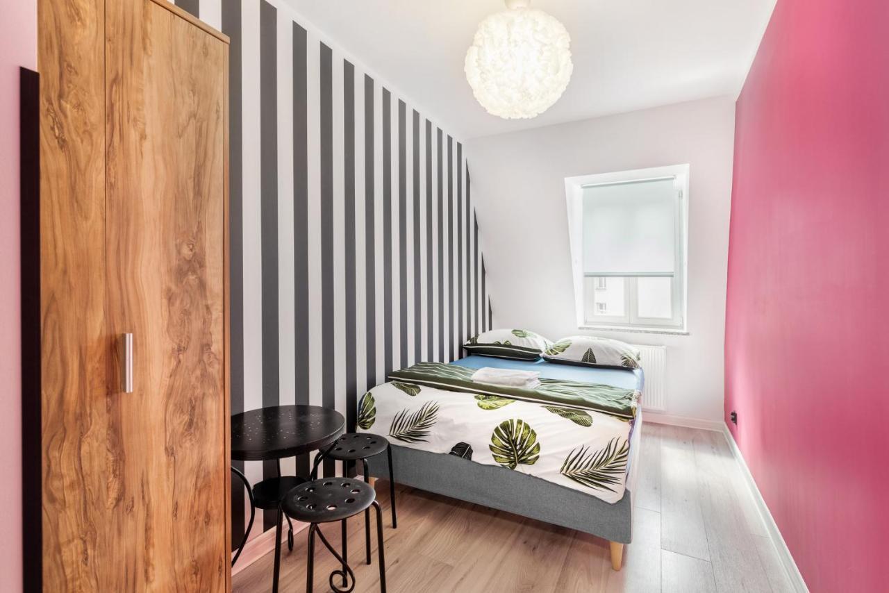 Vice City Hostel Вроцлав Екстериор снимка