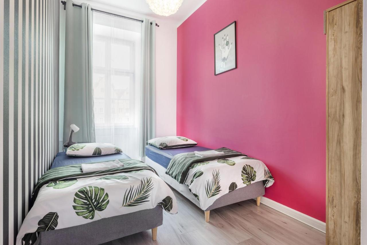 Vice City Hostel Вроцлав Екстериор снимка