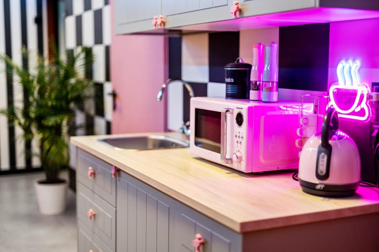 Vice City Hostel Вроцлав Екстериор снимка