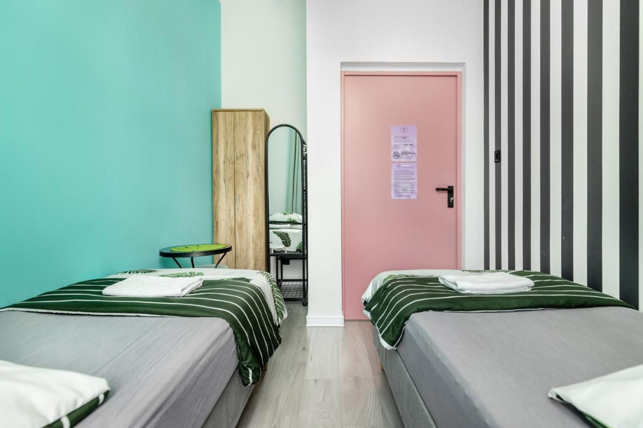 Vice City Hostel Вроцлав Екстериор снимка