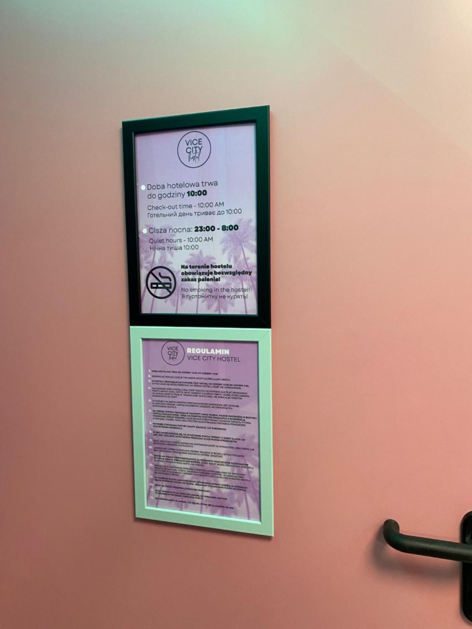 Vice City Hostel Вроцлав Екстериор снимка