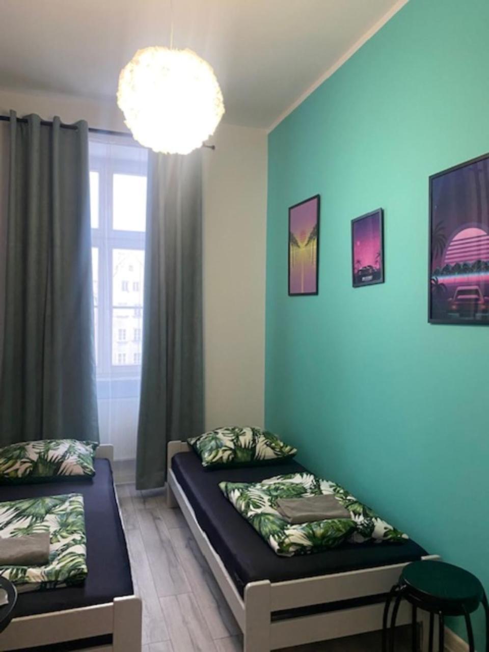 Vice City Hostel Вроцлав Екстериор снимка